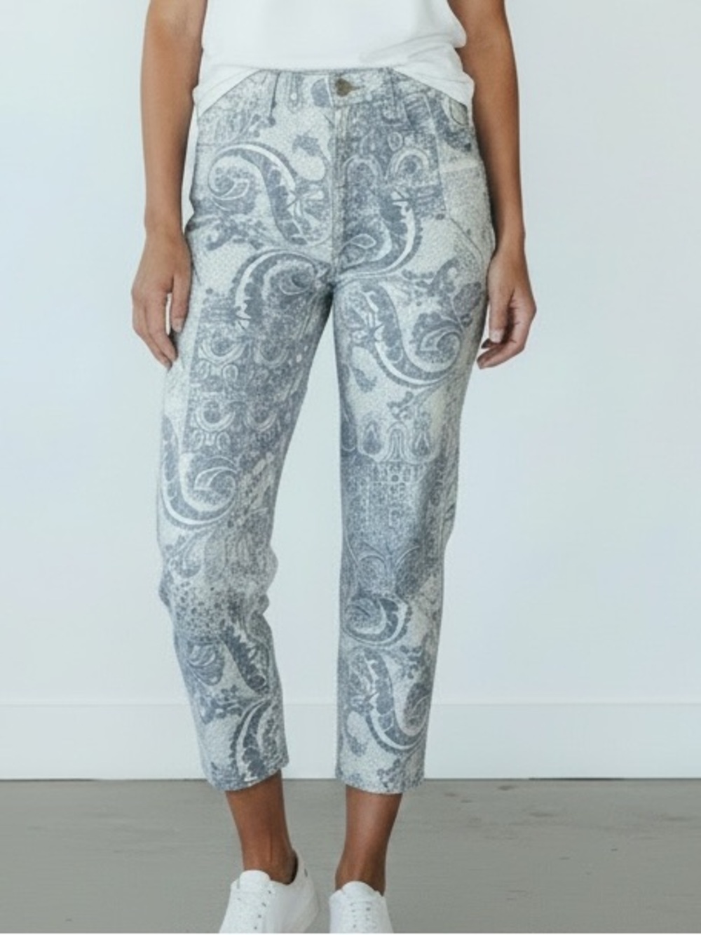 Chico’s So Slimming Girlfriend Blue Paisley Ankle Jeans Size 1.5 Reg 10
